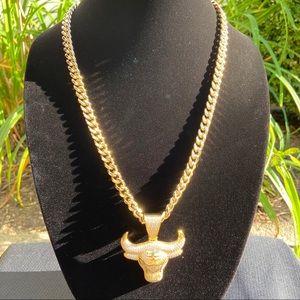 Gold Chain Cuban 8mm and Icy Diamond Bull Pendant Charm Set